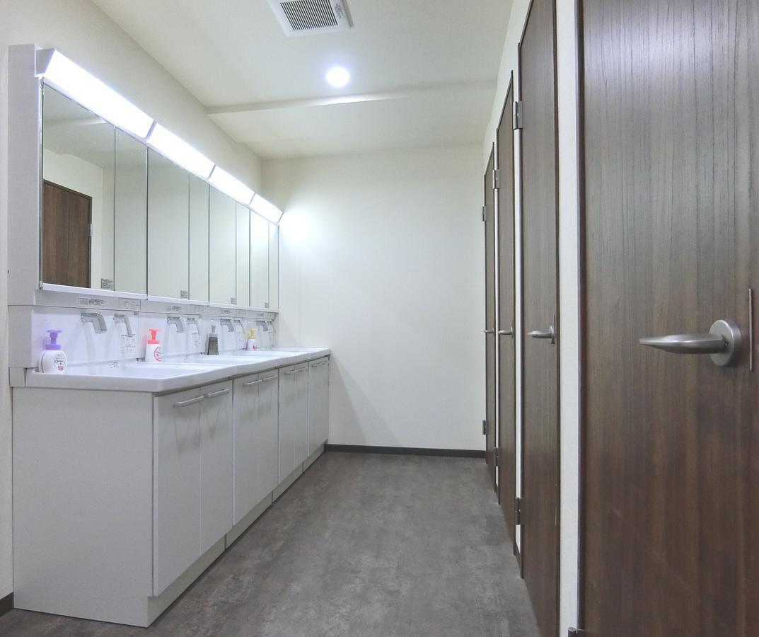 Capsule Hotel Manyudo Киото Экстерьер фото
