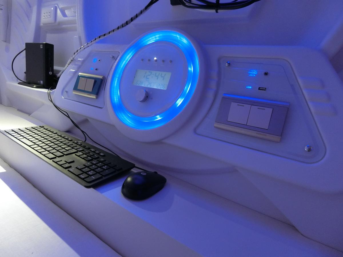 Capsule Hotel Manyudo Киото Экстерьер фото